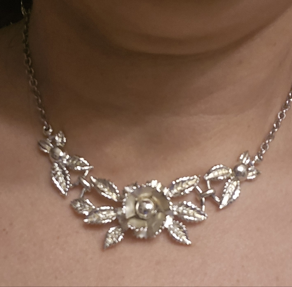 Vintage Cora Rose Floral Leaf Adjusts Statement Necklace Intrictate Unique 17"